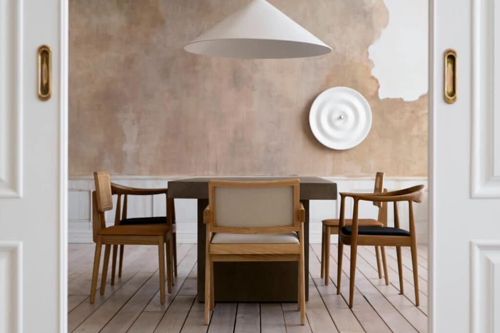 Comment associer vos chaises à la décoration de votre salle à manger
